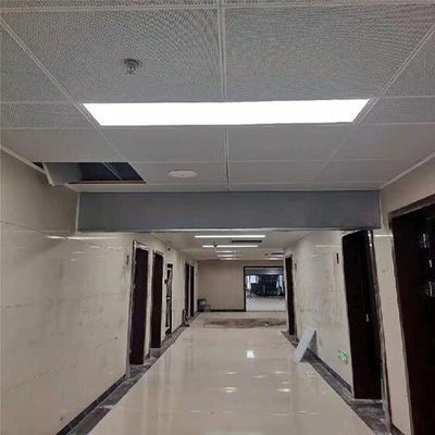 走道处安装的电动挡烟垂壁.jpg